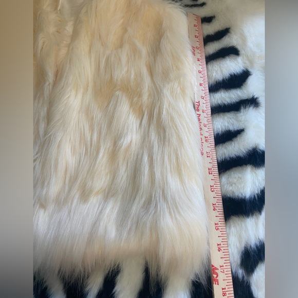 Kenzie Sz XS Cream Color Faux Fur Women’s Sleeveless Vest - Picture 6 of 8